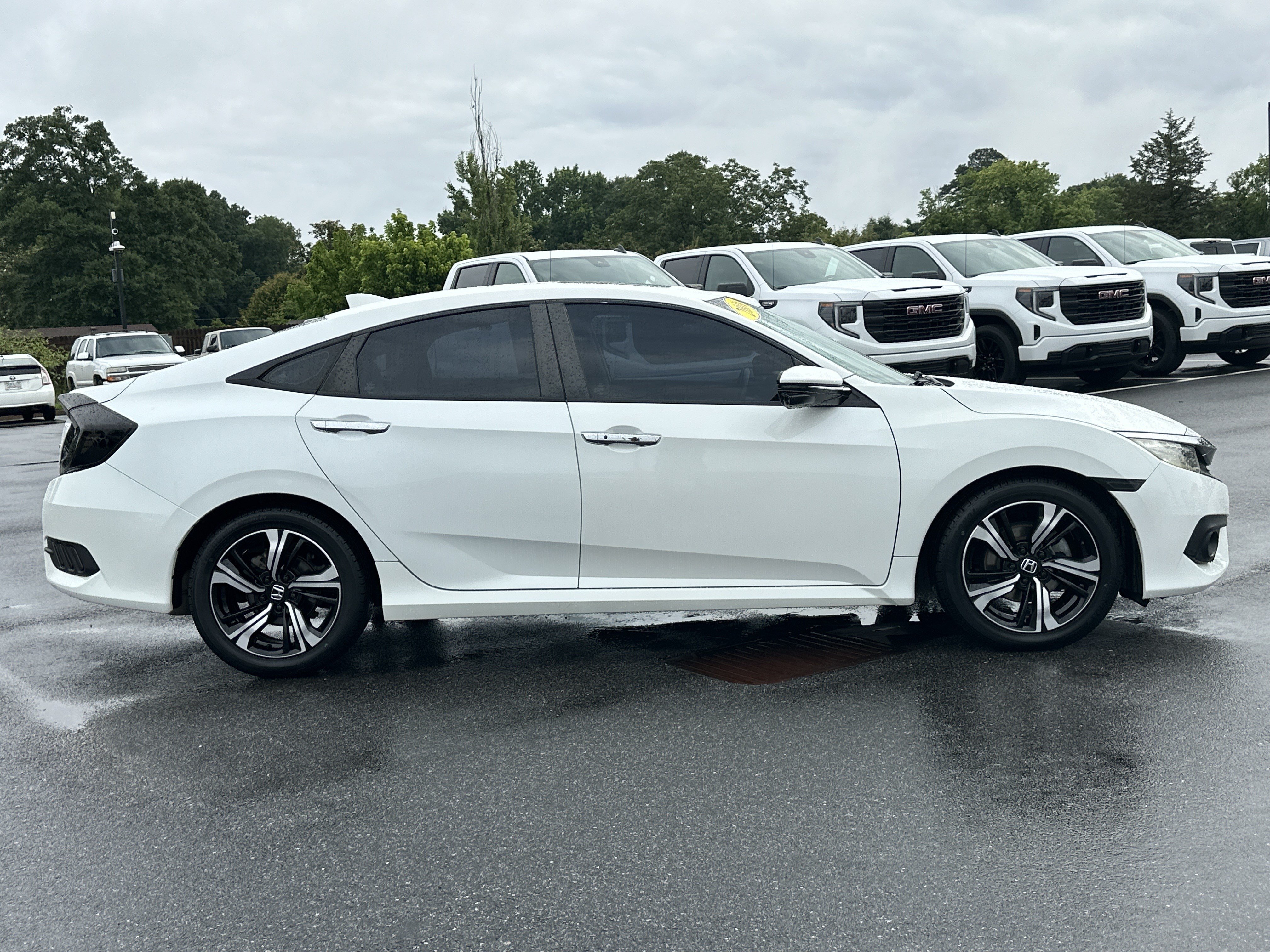 Used 2016 Honda Civic Touring image 4