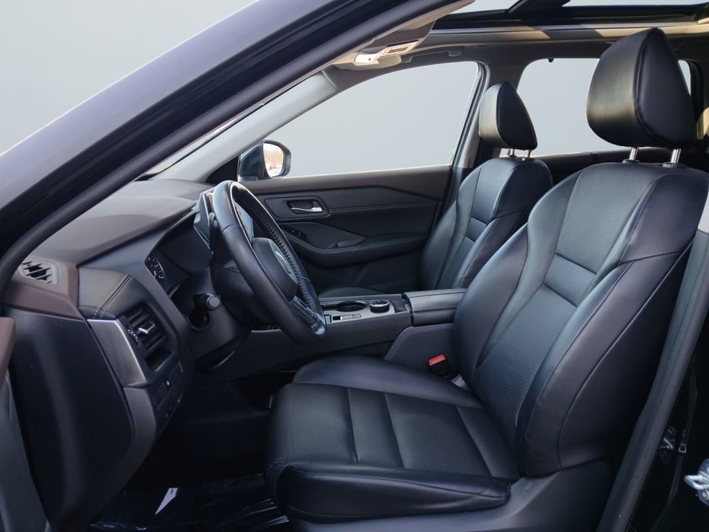 Used 2023 Nissan Rogue SV w/ SV Premium B Package image 9