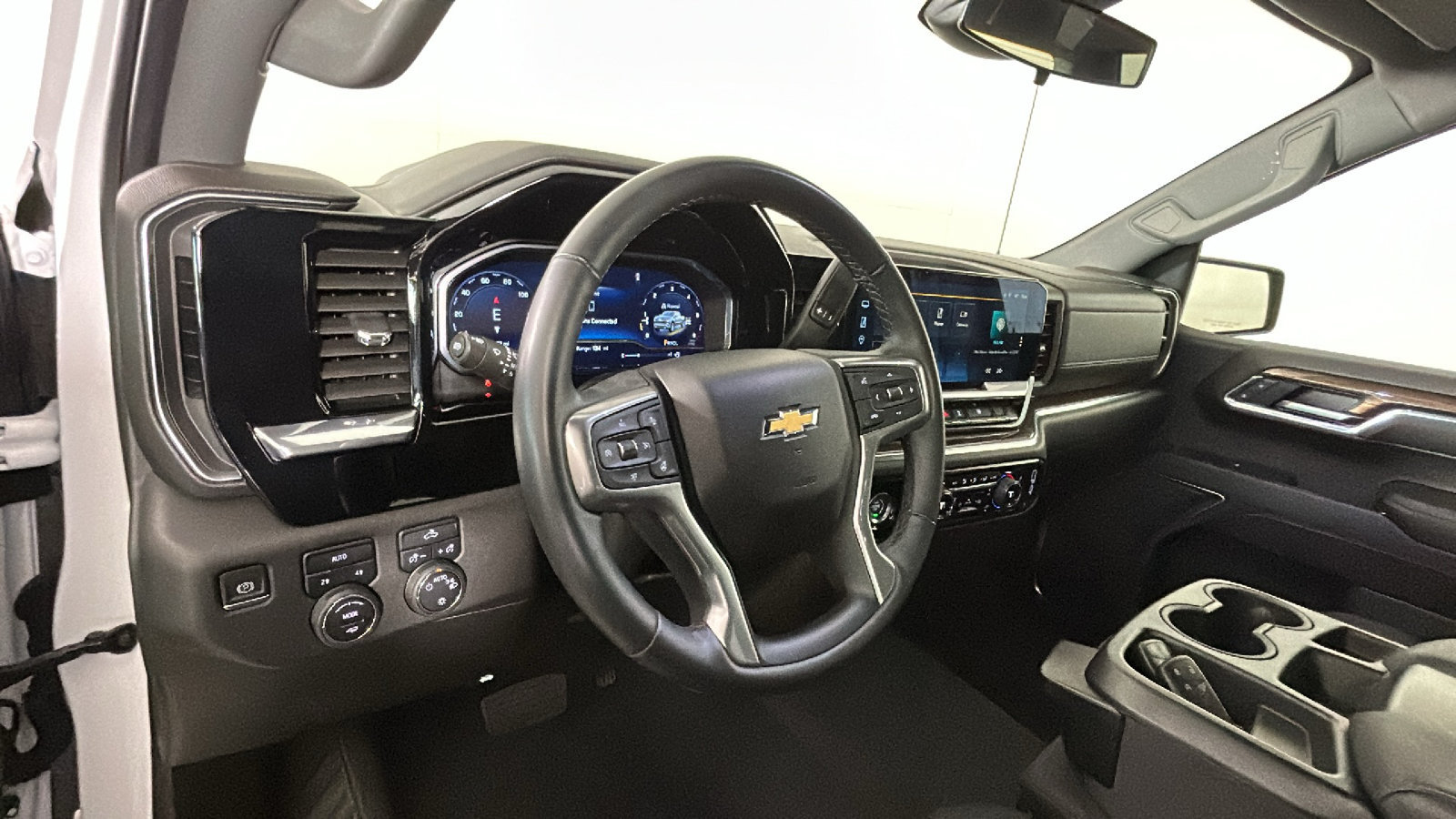 Used 2023 Chevrolet Silverado 1500 LT AWD/4WD image 15