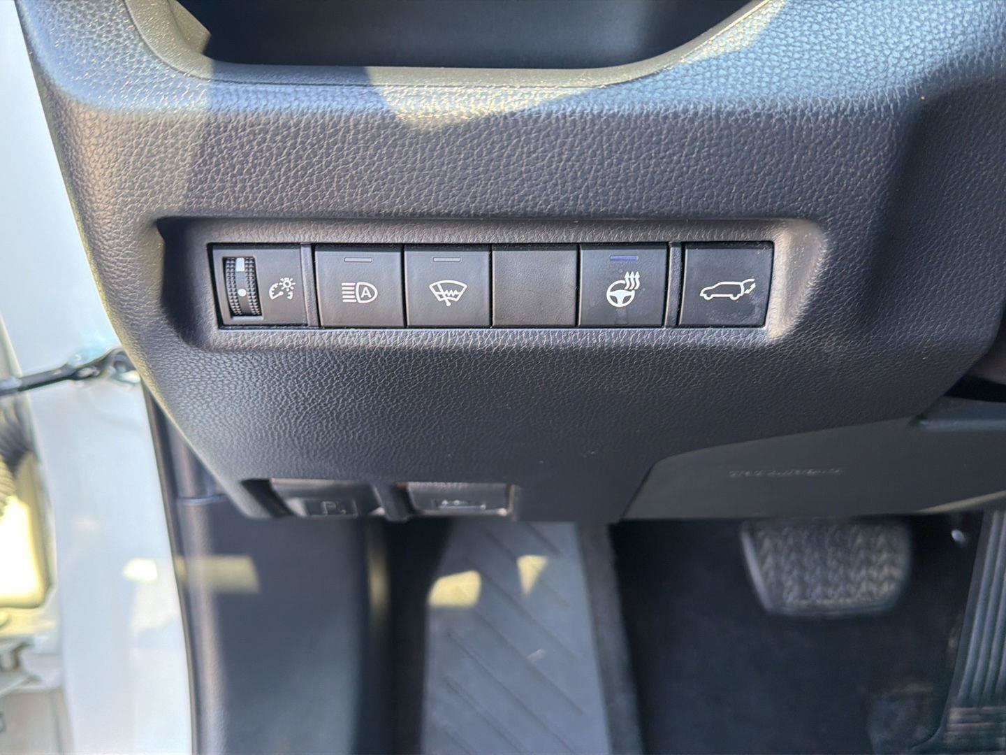 Used 2021 Toyota RAV4 XLE w/ Convenience Package AWD/4WD image 19