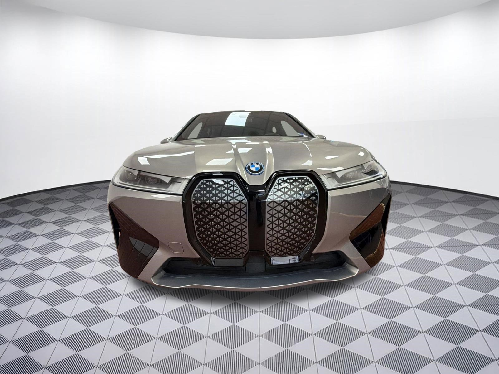 Used 2023 BMW iX xDrive50 w/ Premium Package image 5