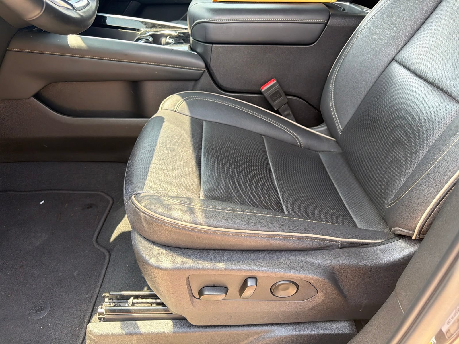 Used 2025 Chevrolet Tahoe Premier RWD image 16