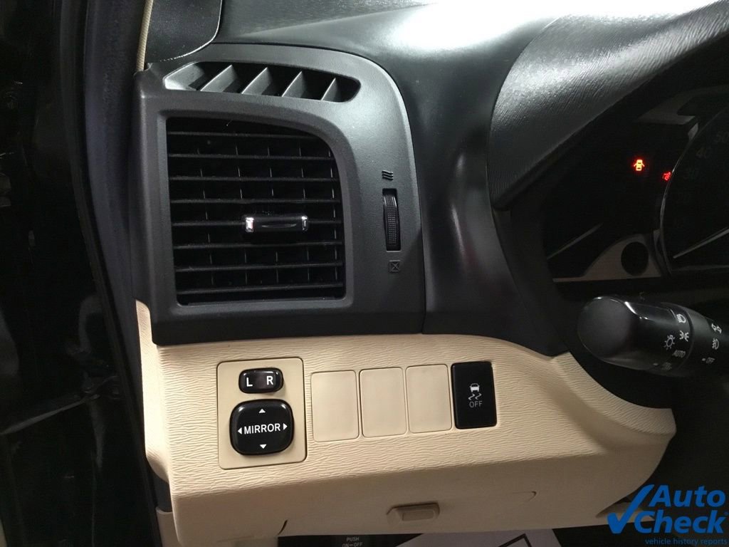 Used 2014 Toyota Venza LE AWD/4WD image 27