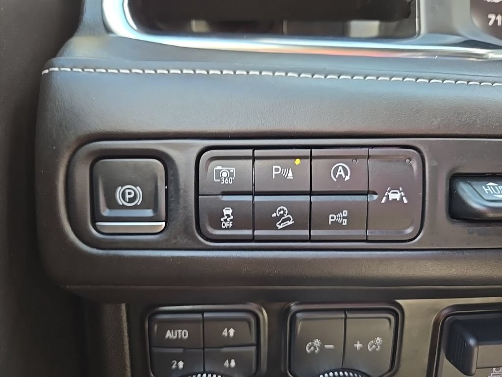 Used 2023 GMC Yukon Denali Ultimate AWD/4WD image 23