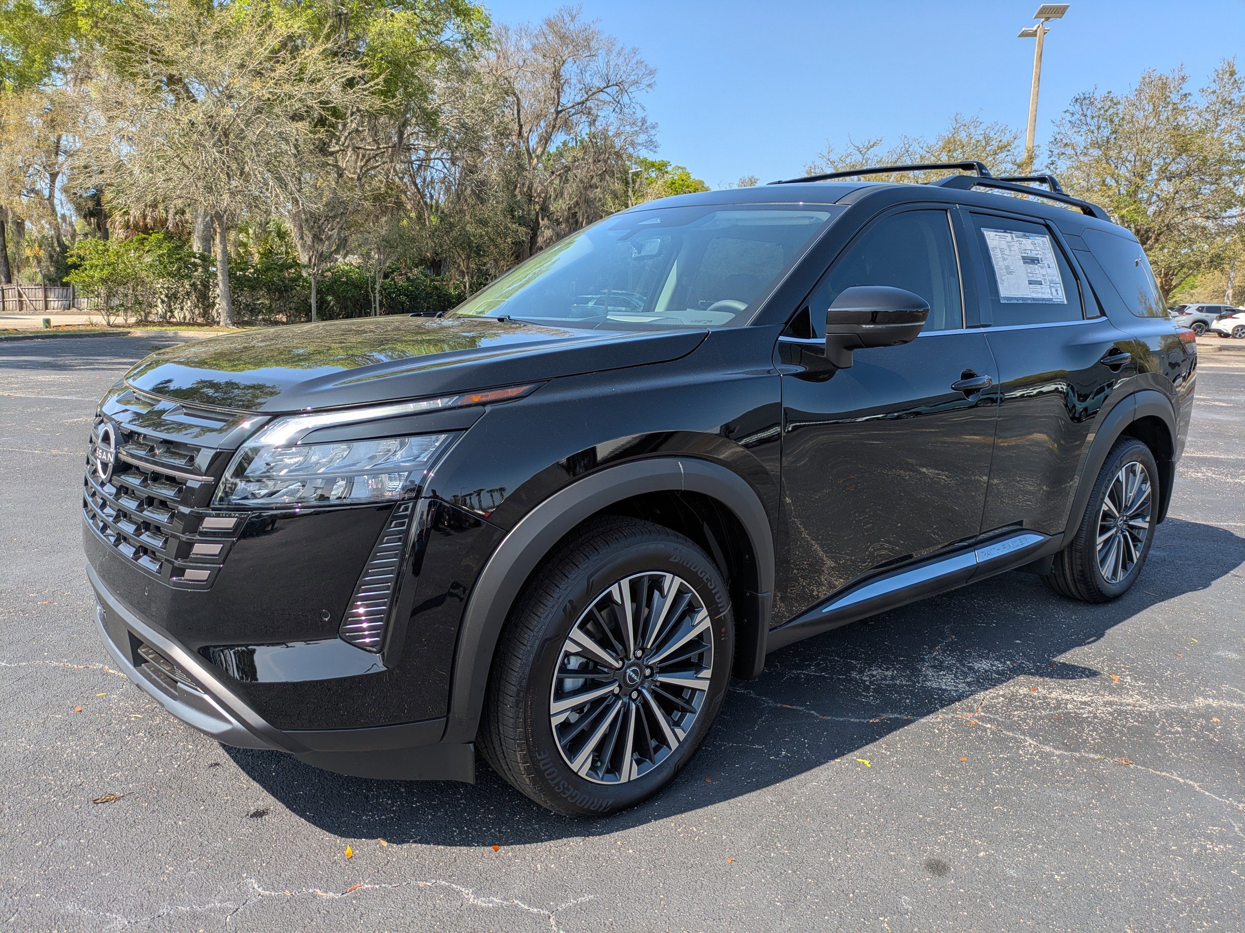 New 2026 Nissan Pathfinder Platinum FWD image 8