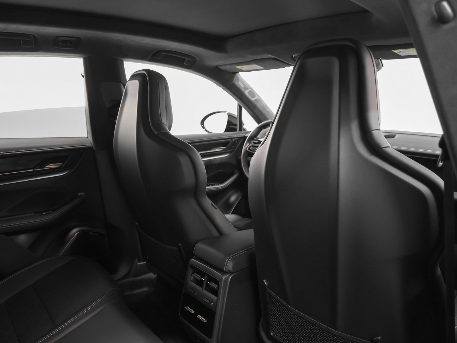 New 2025 Porsche Macan Turbo Electric AWD/4WD image 33