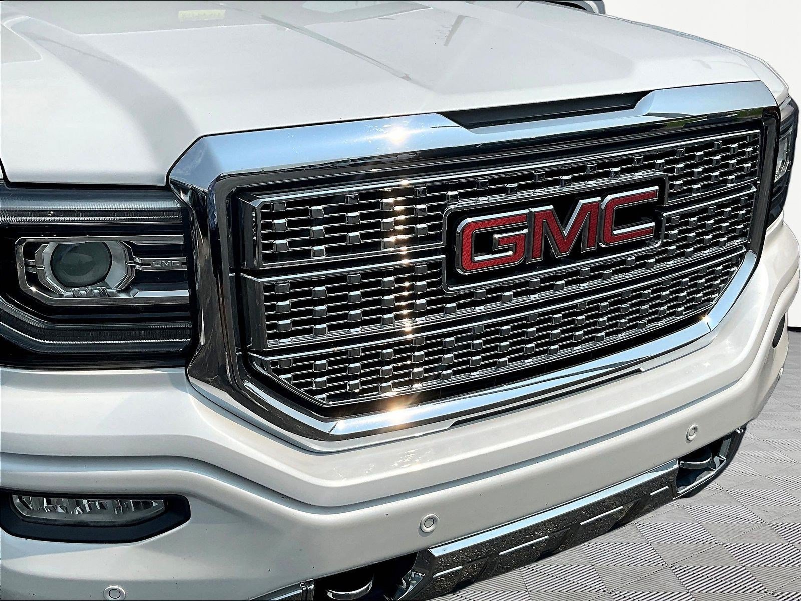Used 2018 GMC Sierra 1500 Denali w/ Denali Ultimate Package AWD/4WD image 34