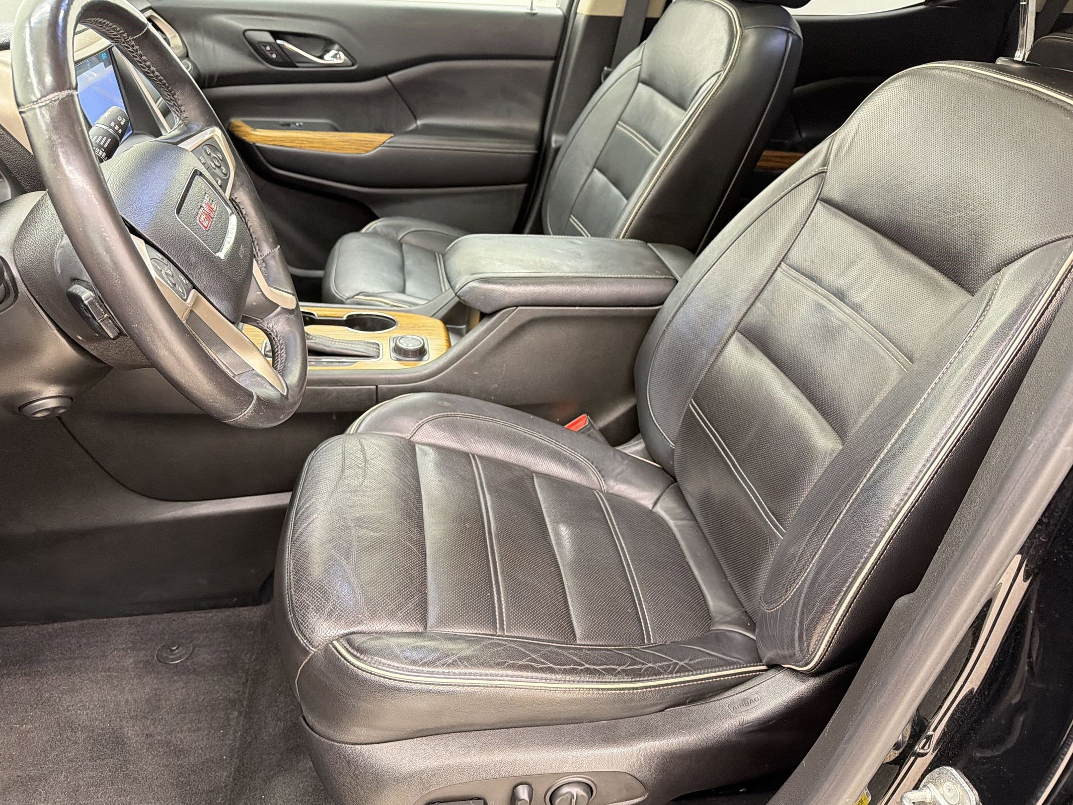 Used 2017 GMC Acadia Denali w/ Technology Package FWD image 5