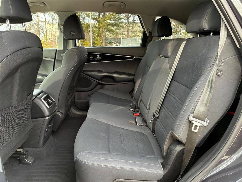Used 2019 Kia Sorento LX image 11
