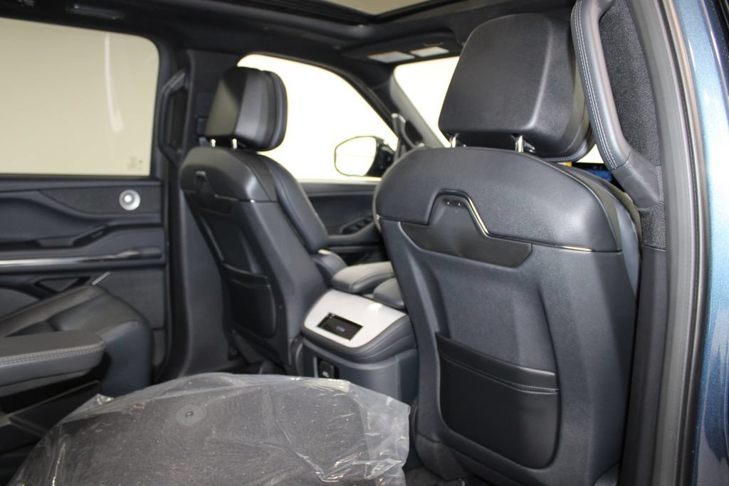 New 2027 Lincoln Navigator Reserve w/ Jet Appearance Package AWD/4WD image 26