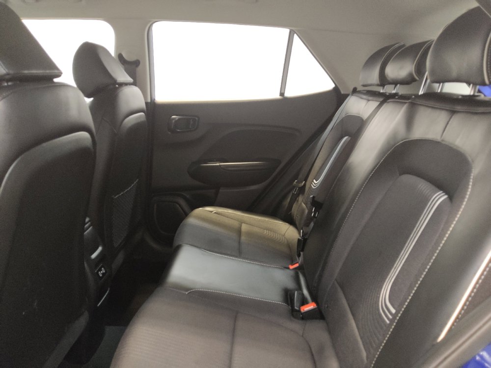 Used 2025 Hyundai Venue Limited FWD image 18