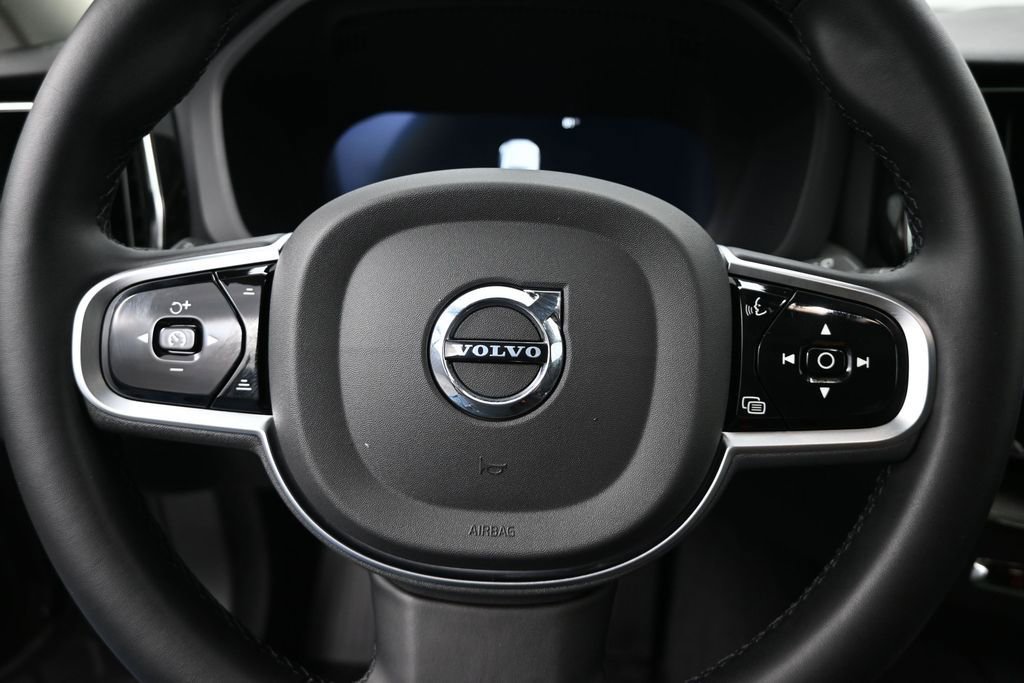 Used 2025 Volvo XC60 B5 Plus AWD/4WD image 10