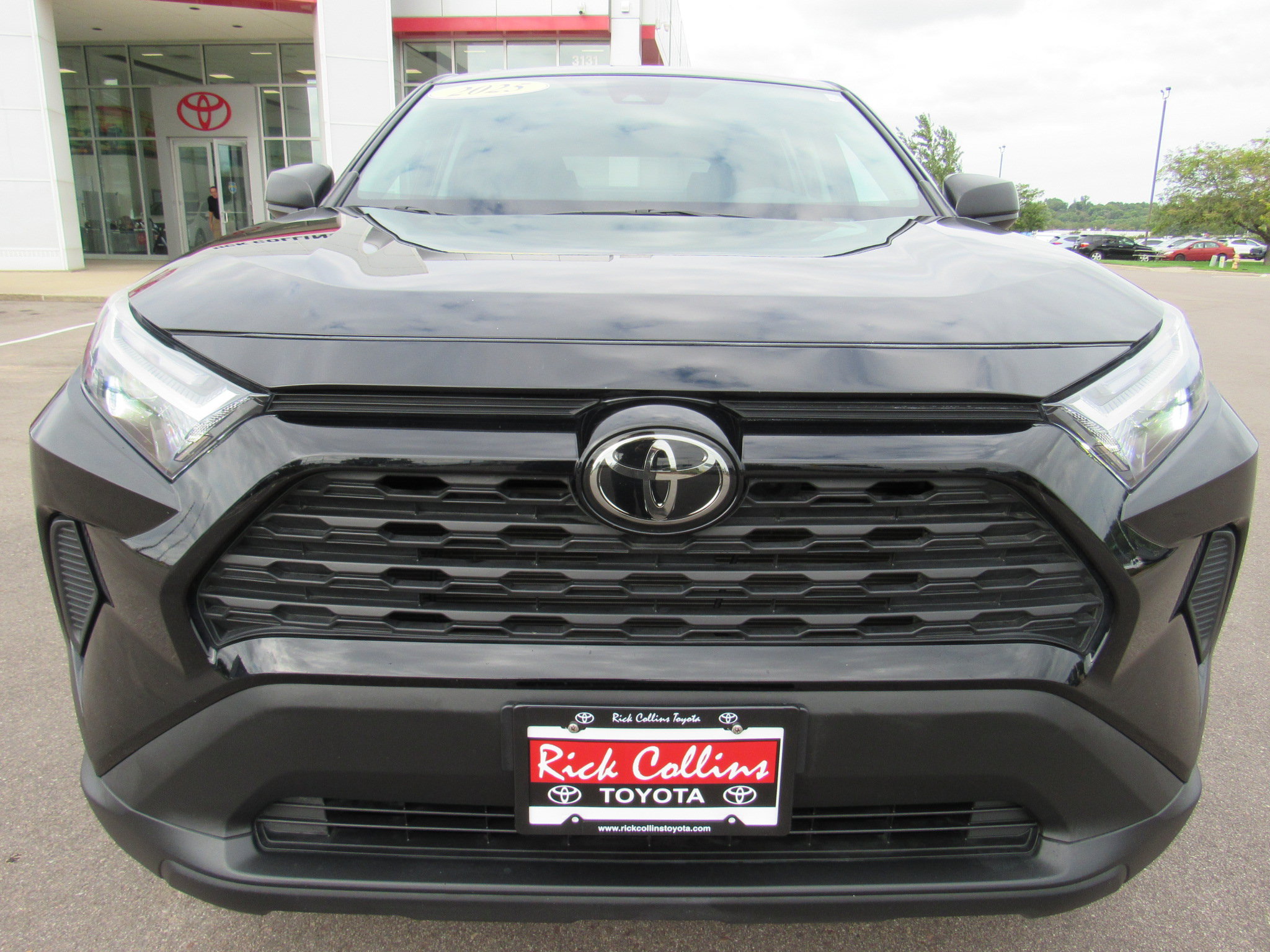 Used 2025 Toyota RAV4 LE AWD/4WD image 3