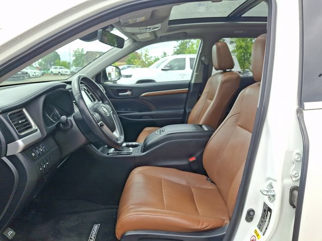 Used 2017 Toyota Highlander Limited Platinum FWD image 17