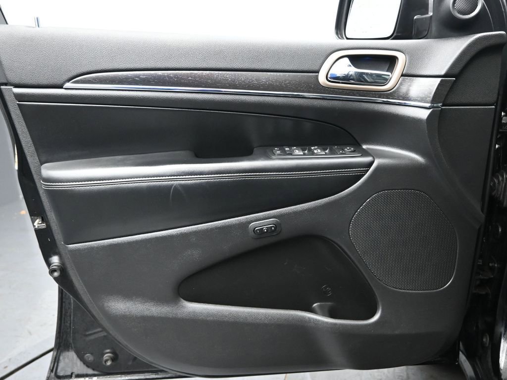 Used 2017 Jeep Grand Cherokee Limited image 26