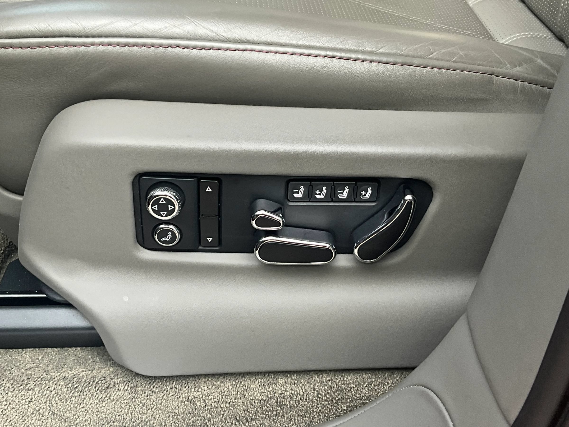 Used 2019 Bentley Bentayga AWD/4WD image 31