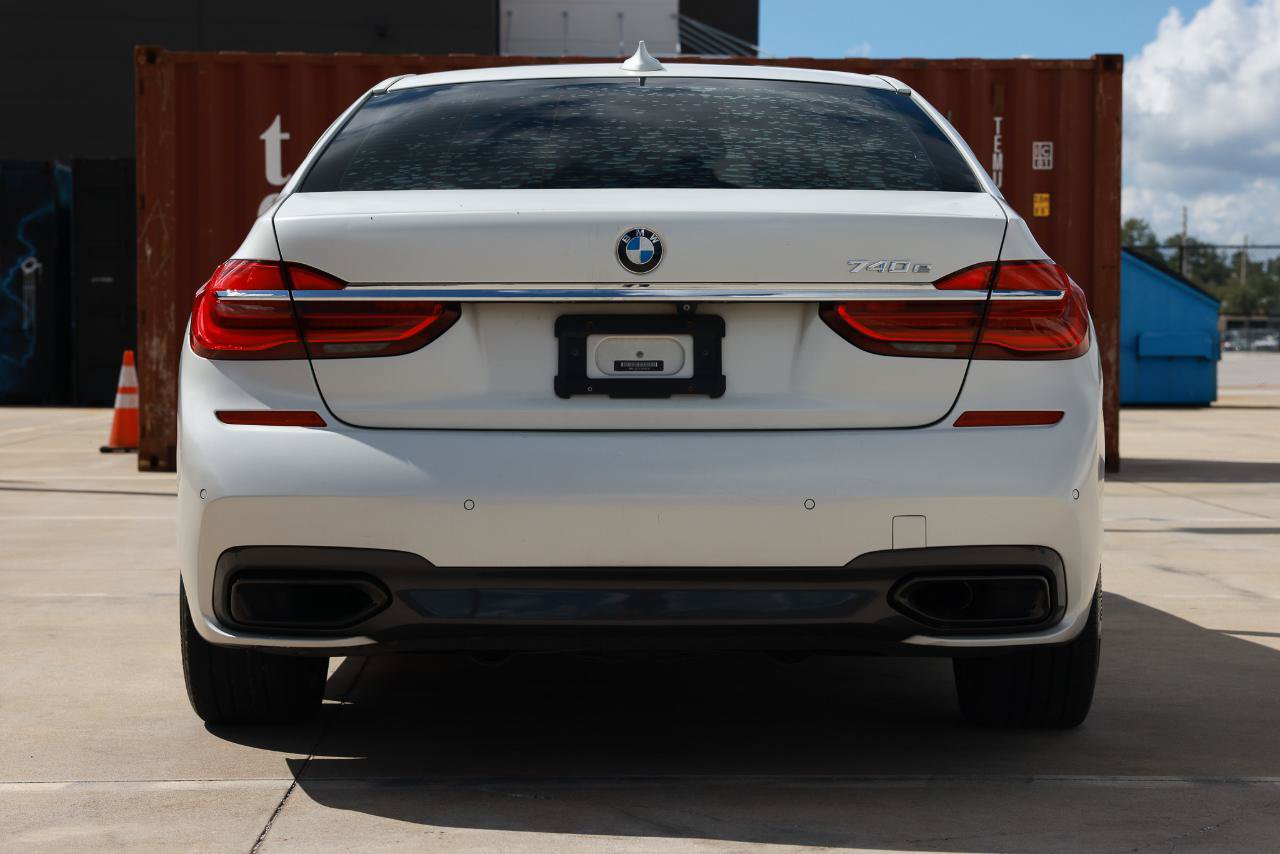 Used 2018 BMW 740e xDrive AWD/4WD image 9