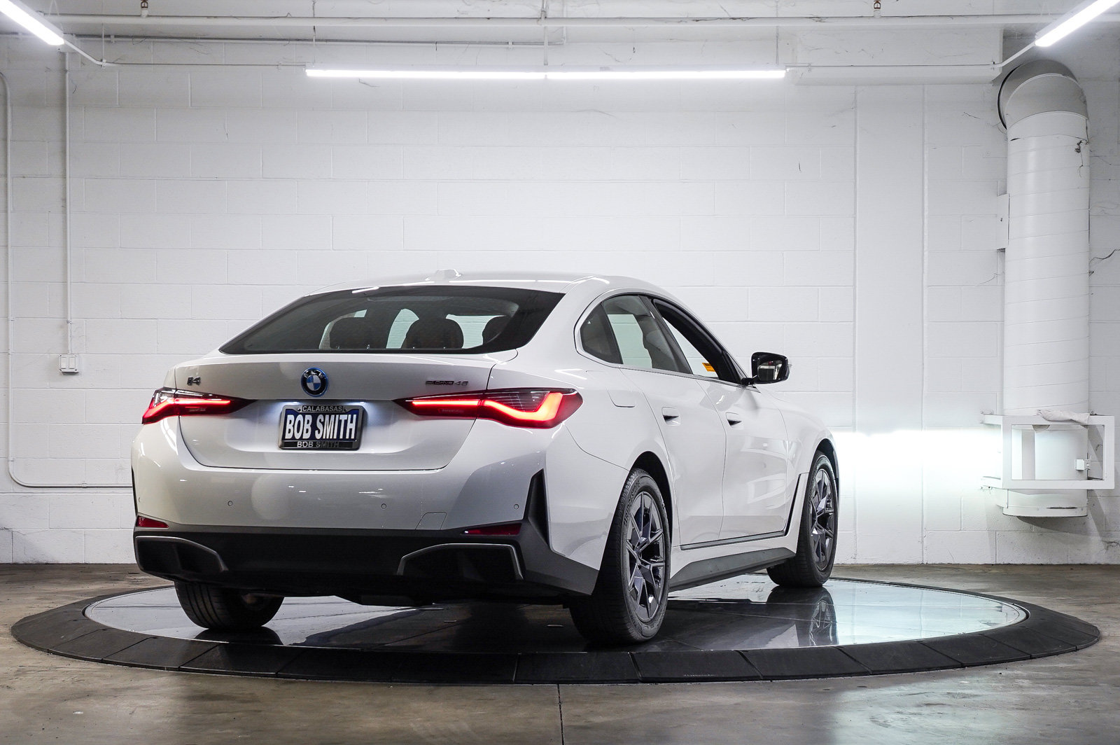 Used 2023 BMW i4 eDrive40 w/ Premium Package RWD image 6