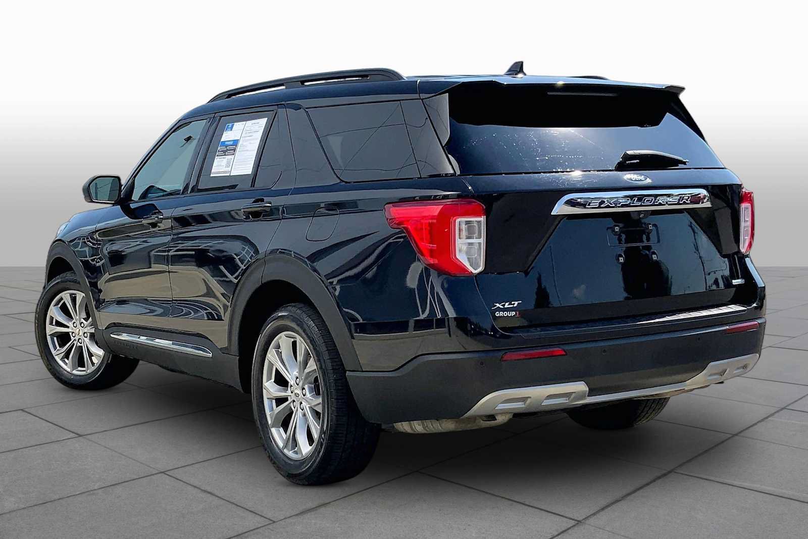 Used 2020 Ford Explorer XLT w/ Equipment Group 202A AWD/4WD image 12