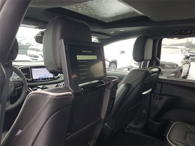 New 2026 Chrysler Pacifica Limited w/ Uconnect Theater Family Group image 12