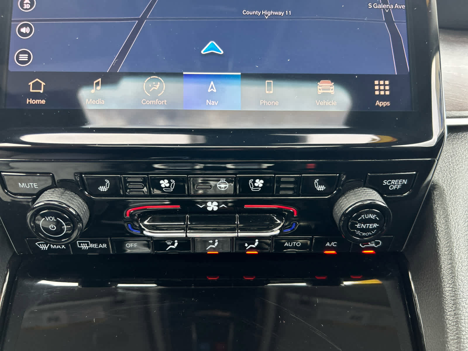 Used 2023 Jeep Grand Cherokee Limited w/ Luxury Tech Group II image 18