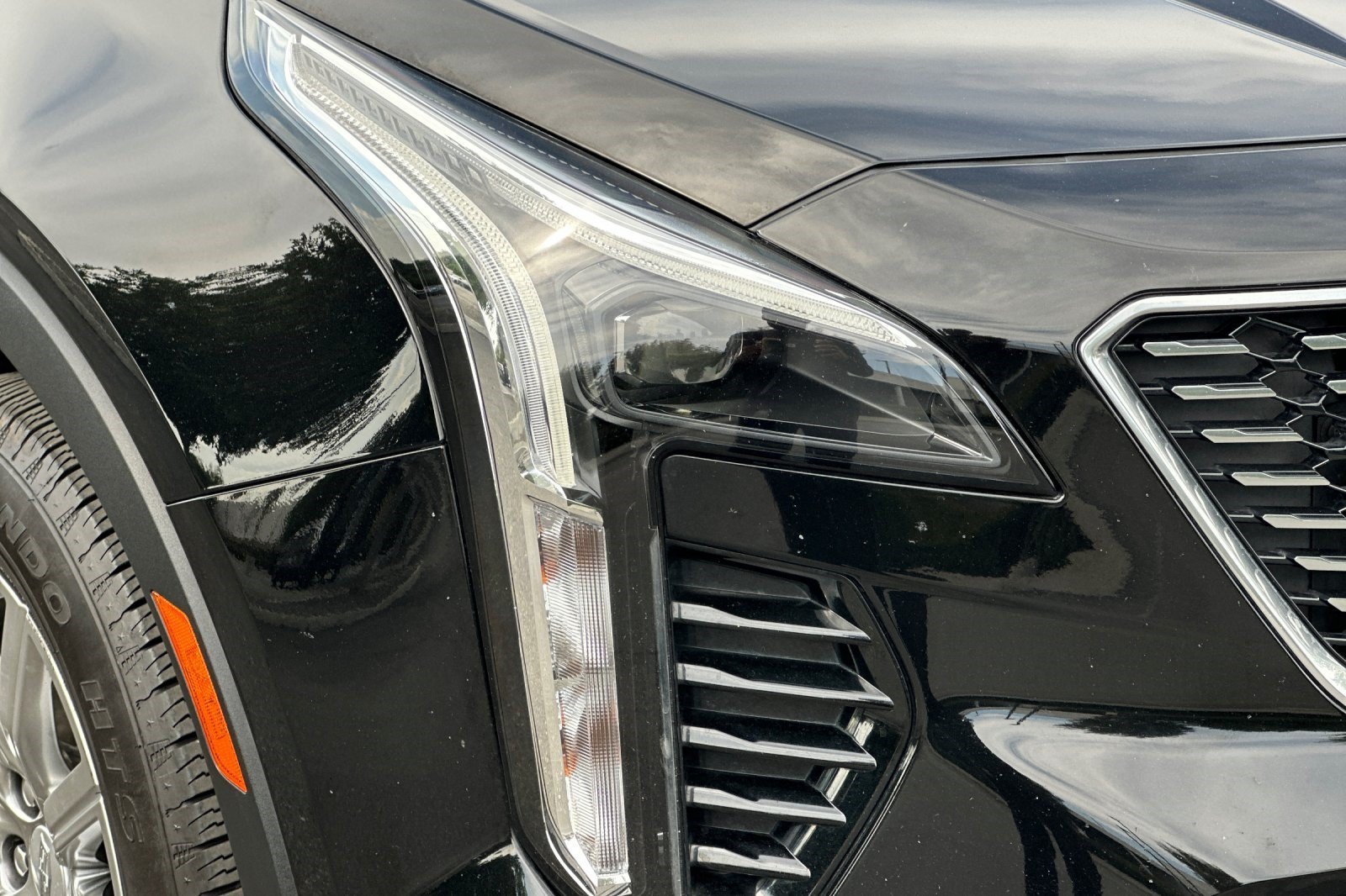 Used 2022 Cadillac XT4 Premium Luxury w/ Safety Alert Package AWD/4WD image 12