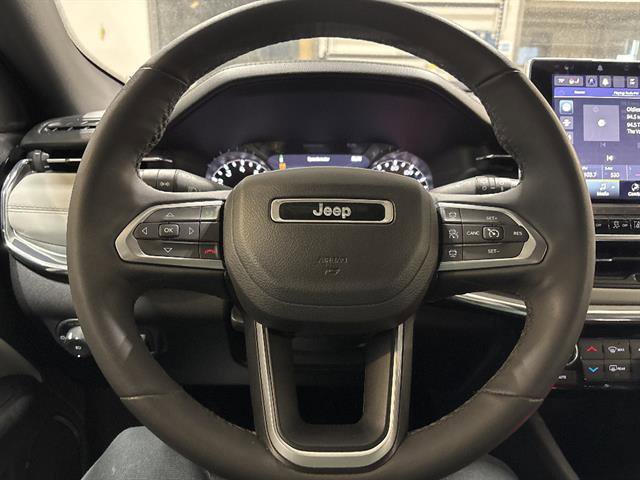 Used 2023 Jeep Compass Limited image 14