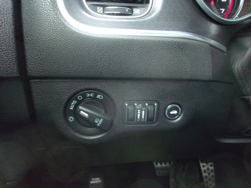 Used 2016 Dodge Charger R/T Scat Pack w/ Technology Group image 25