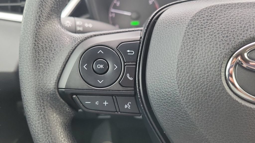Used 2025 Toyota Corolla LE FWD image 19