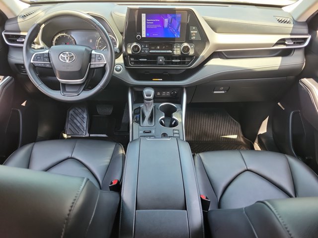 Used 2024 Toyota Highlander XLE AWD/4WD image 14