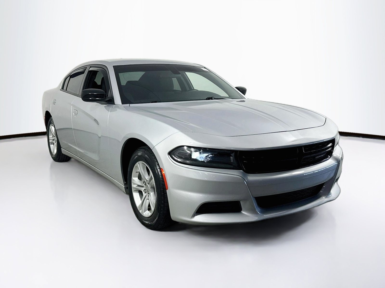 Used 2023 Dodge Charger SXT RWD image 3