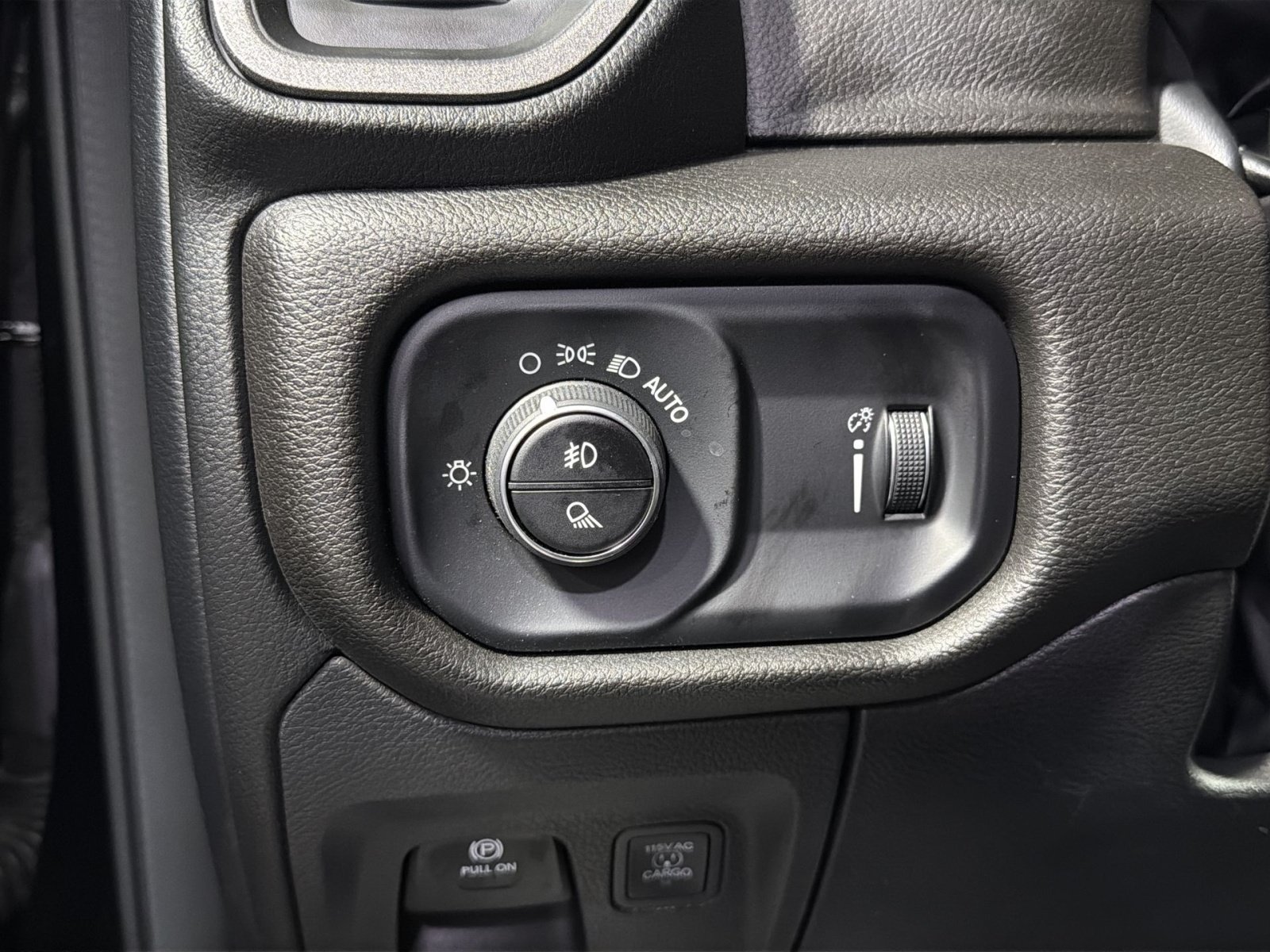 Used 2025 RAM 1500 Tradesman w/ Night Edition AWD/4WD image 31