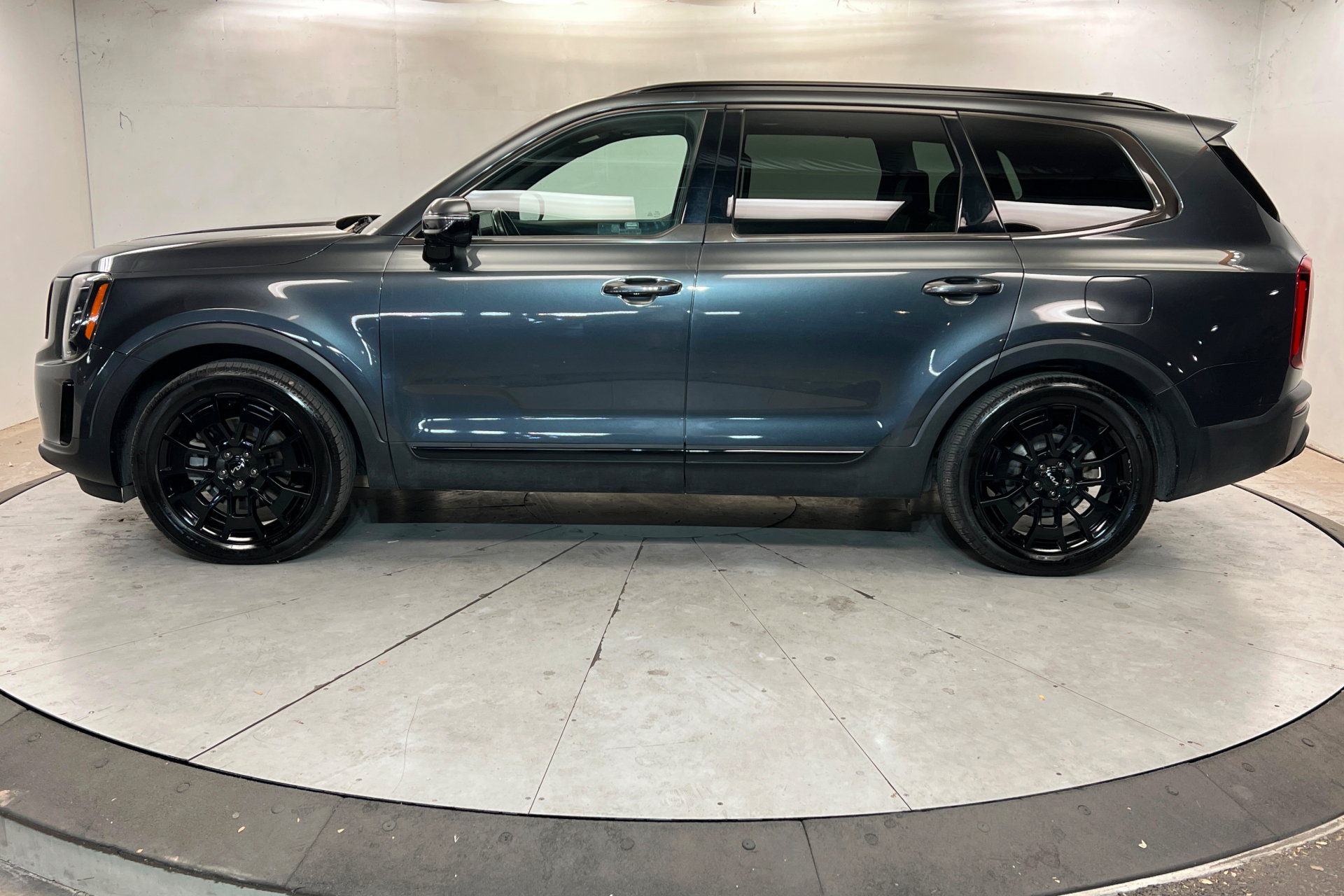 Used 2022 Kia Telluride SX w/ SX Prestige Package AWD/4WD image 2