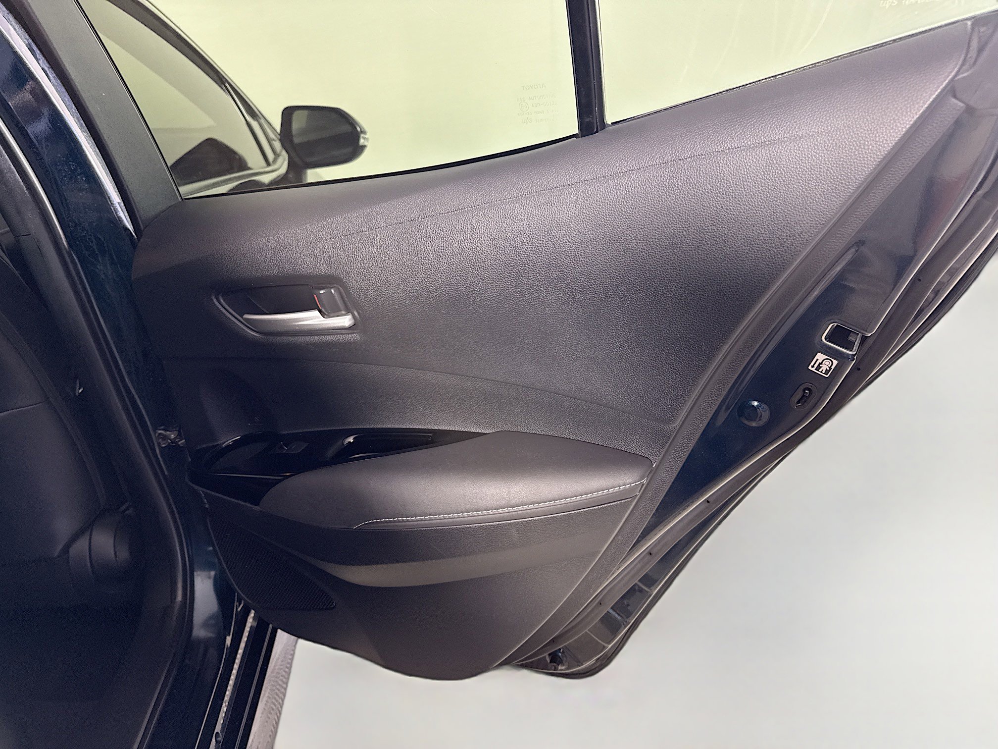 Used 2019 Toyota Corolla XSE FWD image 28