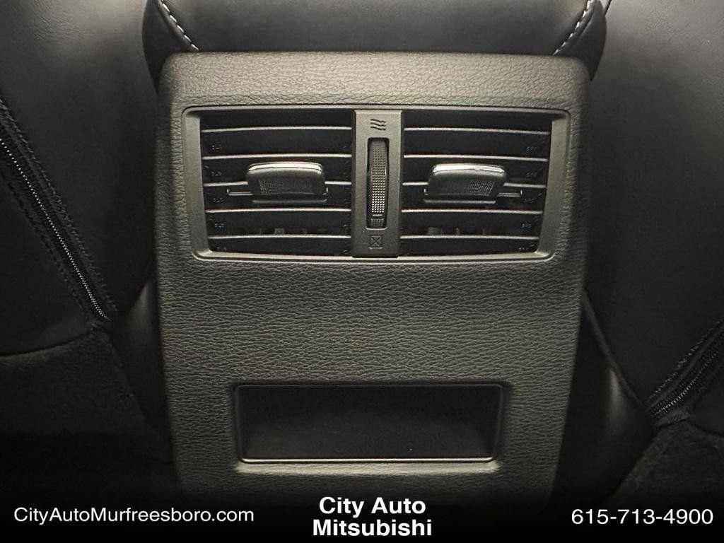 New 2025 Mitsubishi Outlander SE image 38