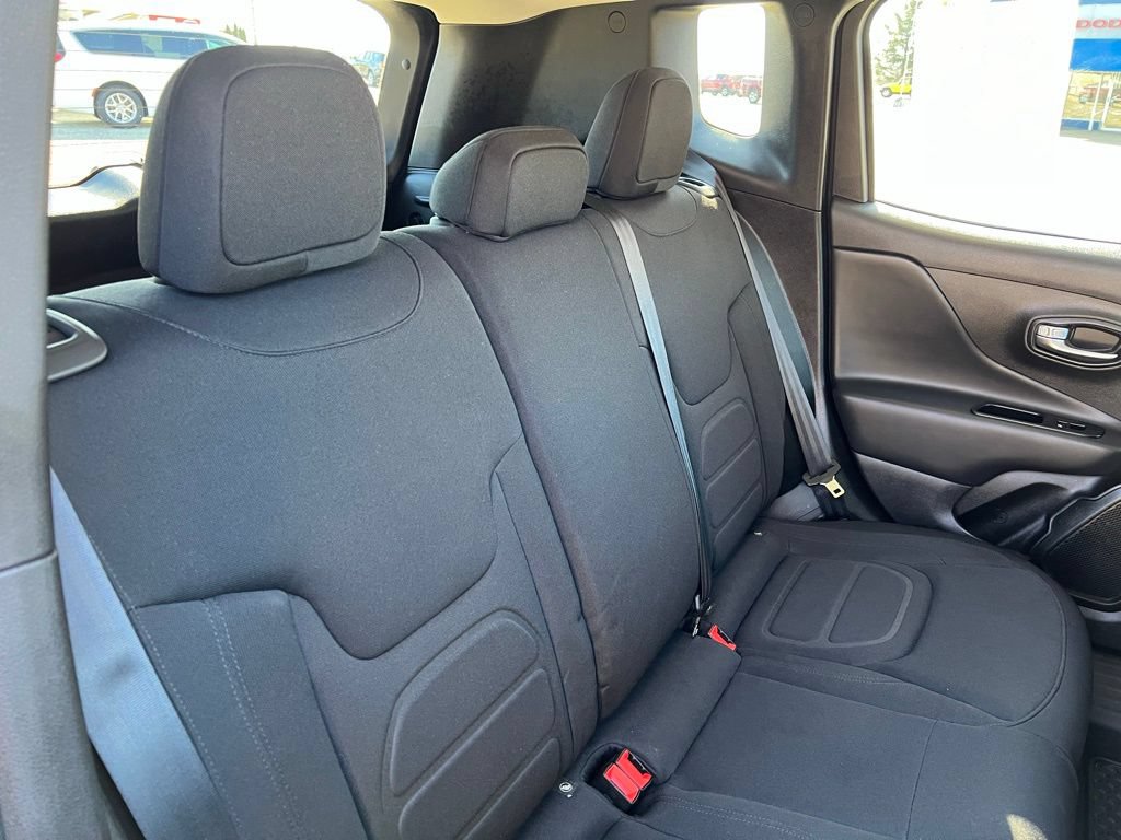 Used 2022 Jeep Renegade Latitude AWD/4WD image 16
