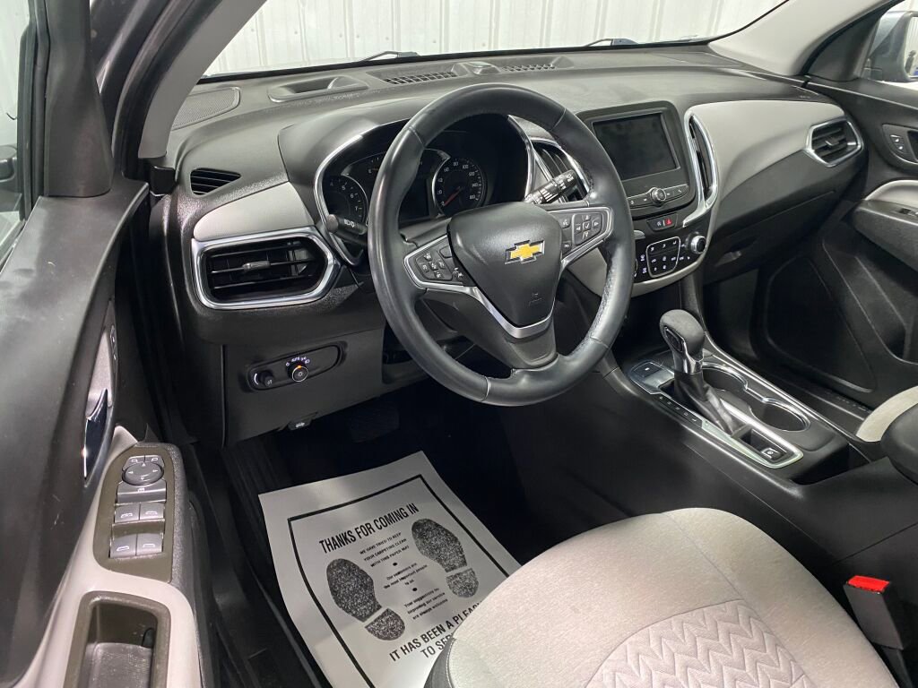 Used 2023 Chevrolet Equinox LT w/ Driver Convenience Package image 2
