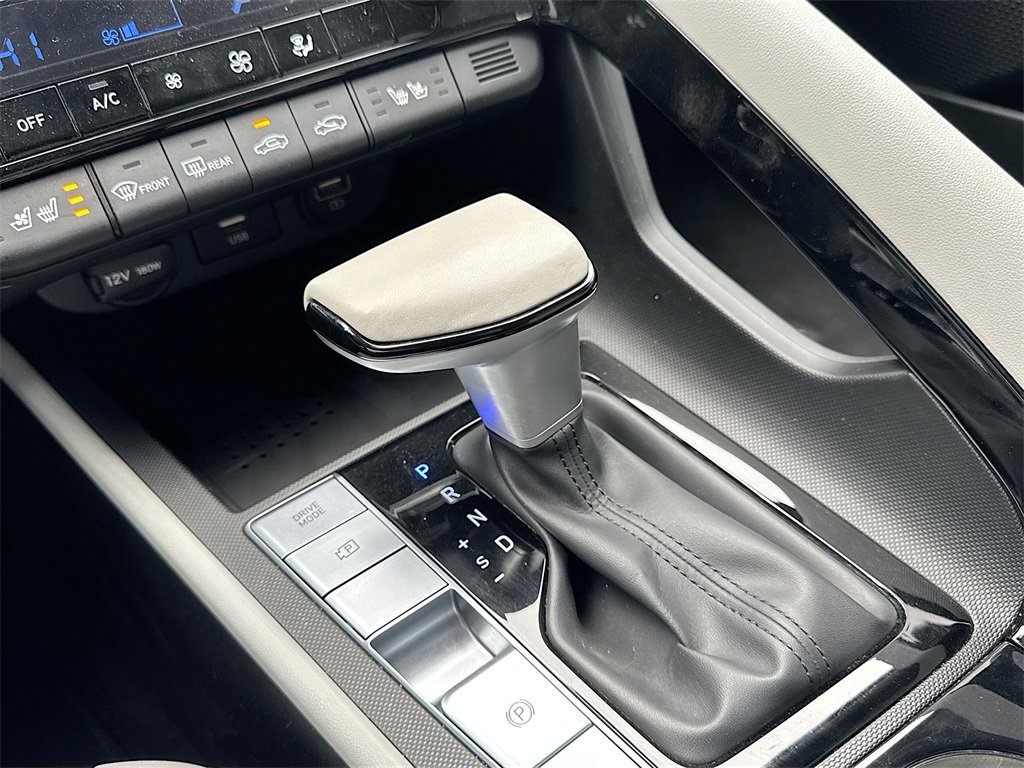 Used 2023 Hyundai Elantra Limited image 17