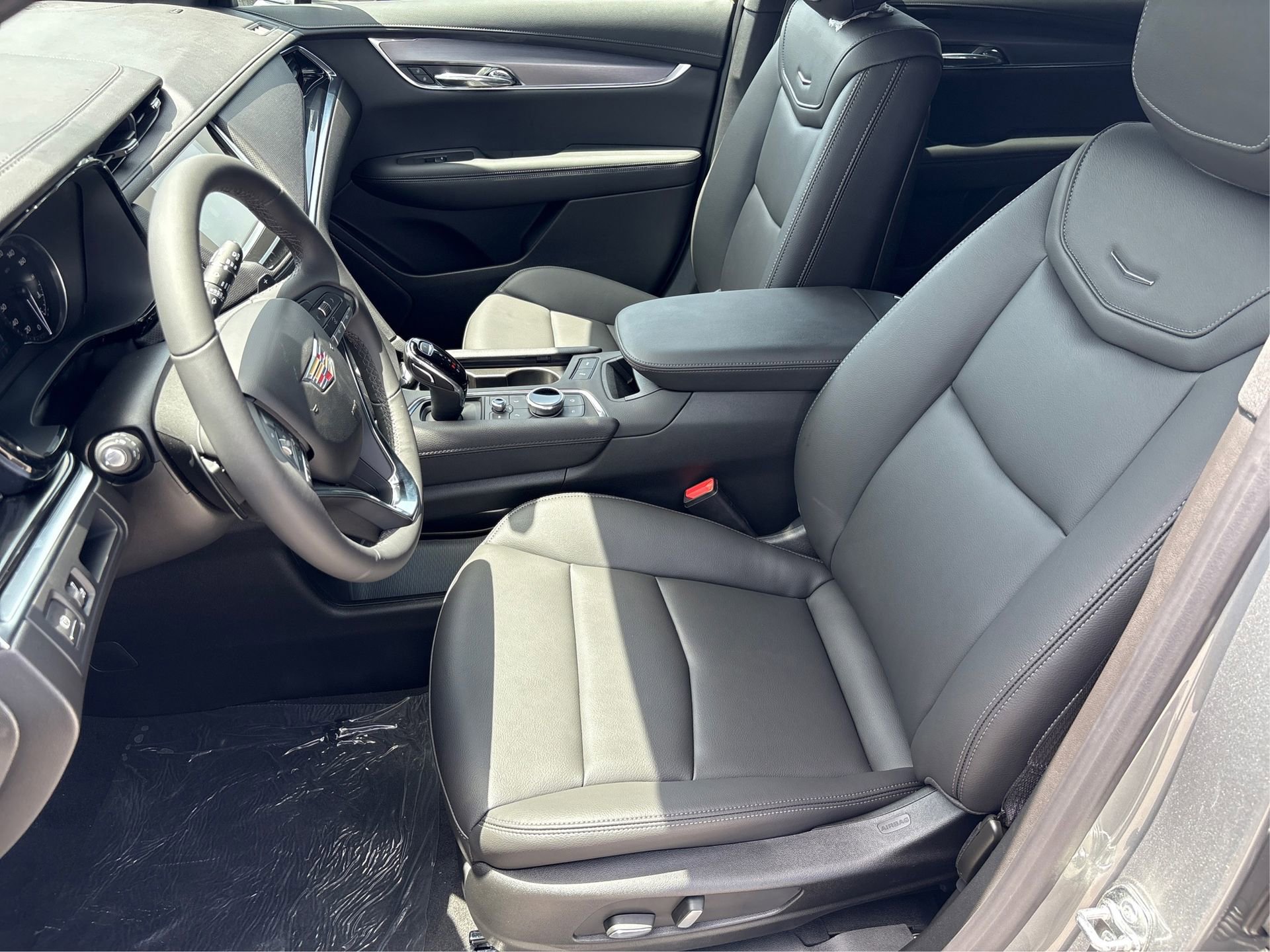 New 2025 Cadillac XT6 Luxury image 9