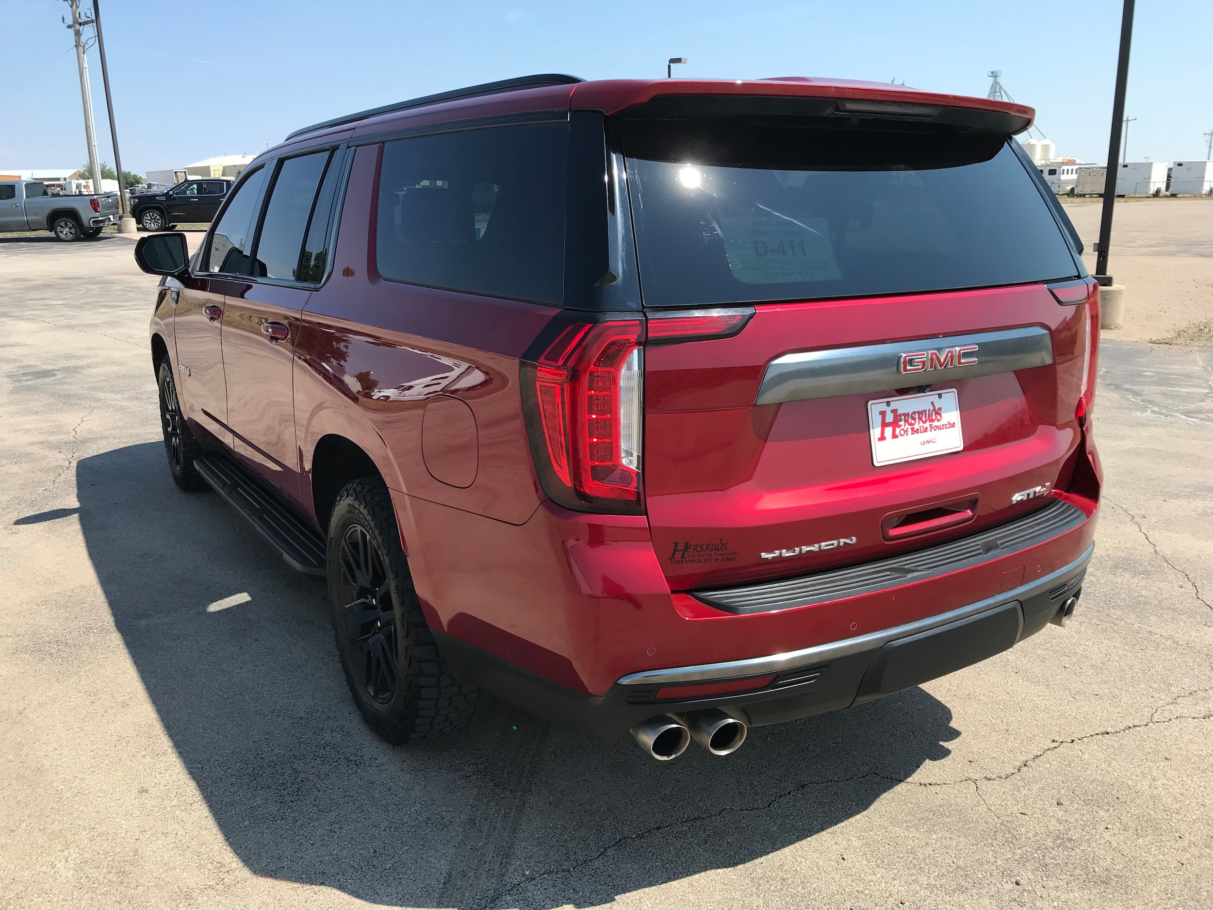 Used 2022 GMC Yukon XL AT4 AWD/4WD image 8