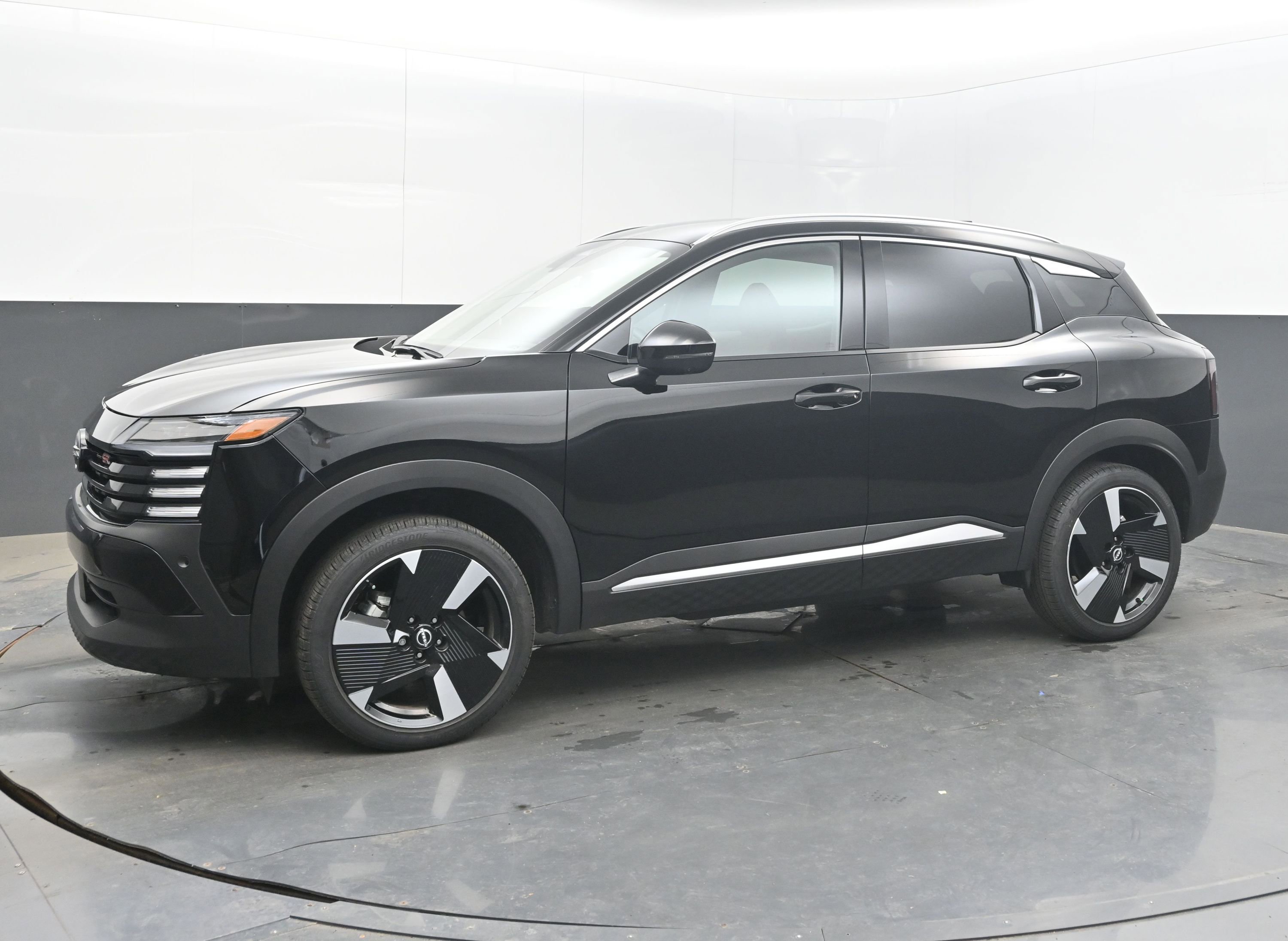 Used 2025 Nissan Kicks SR image 5