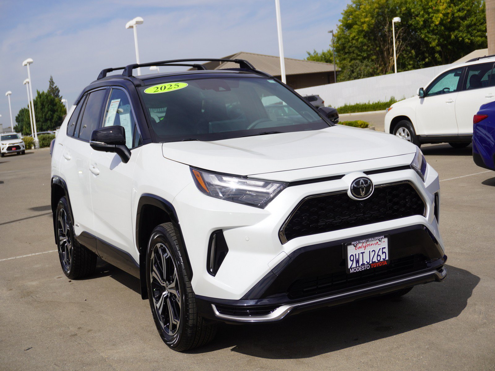 Used 2025 Toyota RAV4 XSE w/ Premium Package AWD/4WD image 1