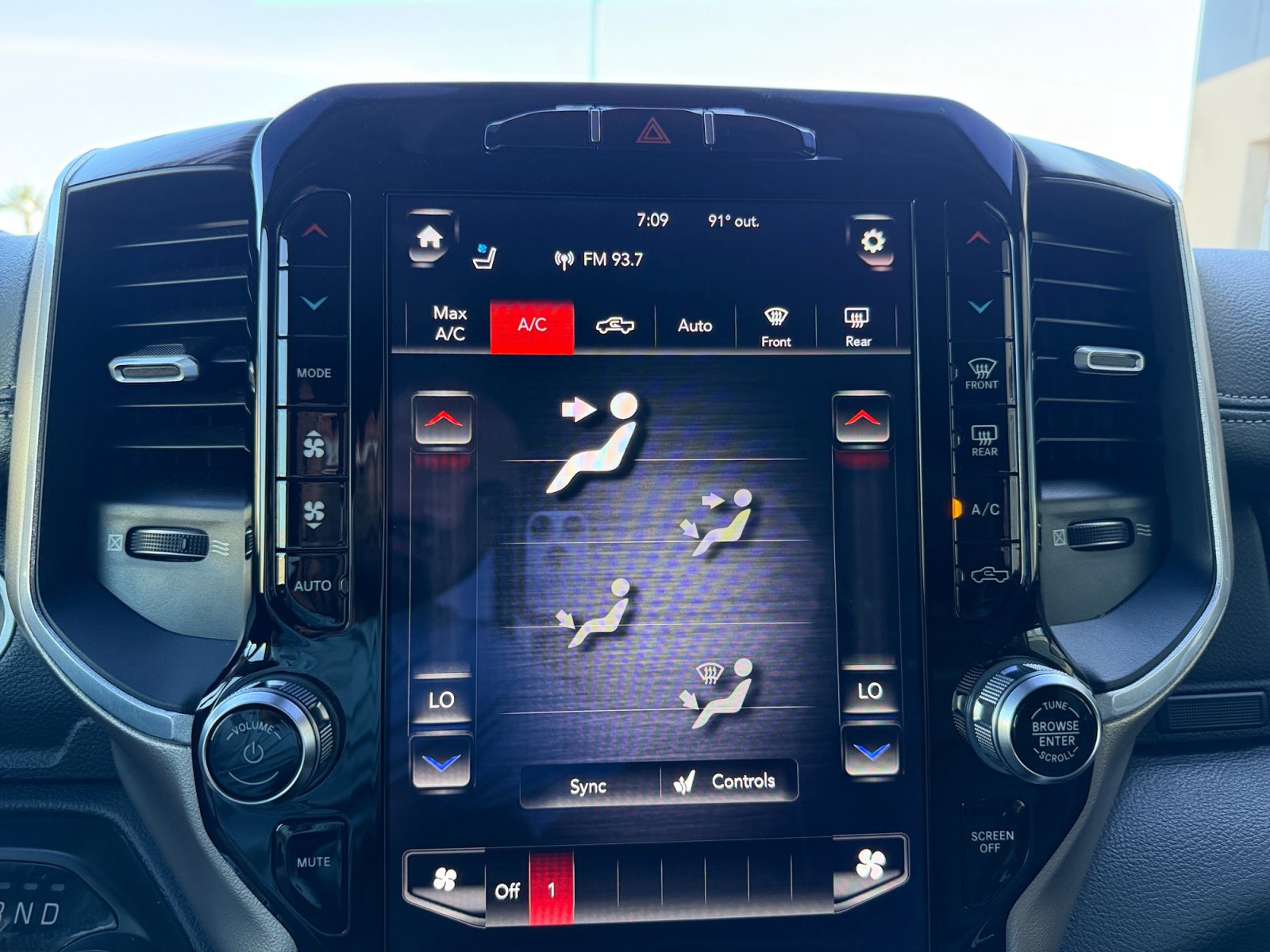 Used 2020 RAM 1500 Laramie AWD/4WD image 11
