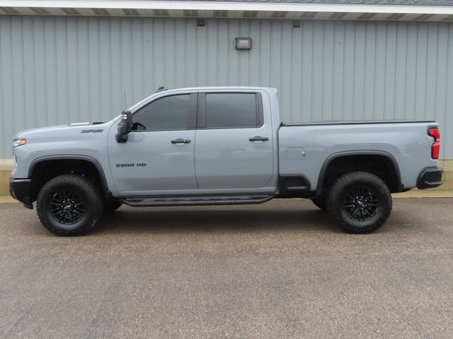 Used 2024 Chevrolet Silverado 2500 ZR2 w/ Technology Package image 9