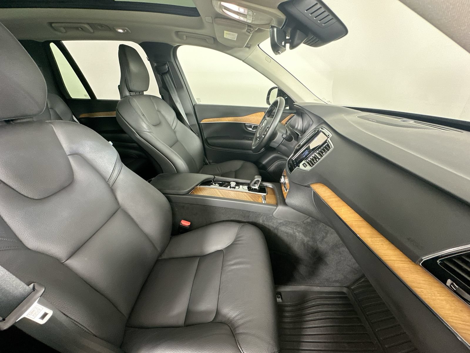 Used 2025 Volvo XC90 B6 Plus w/ Protection Package AWD/4WD image 46