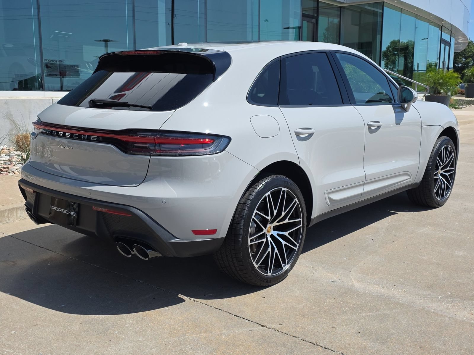 New 2026 Porsche Macan AWD/4WD image 7