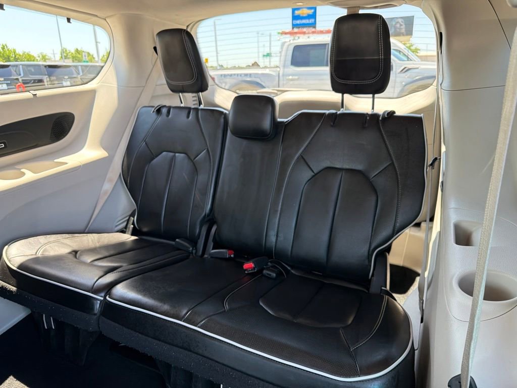 Used 2023 Chrysler Pacifica Limited FWD image 14