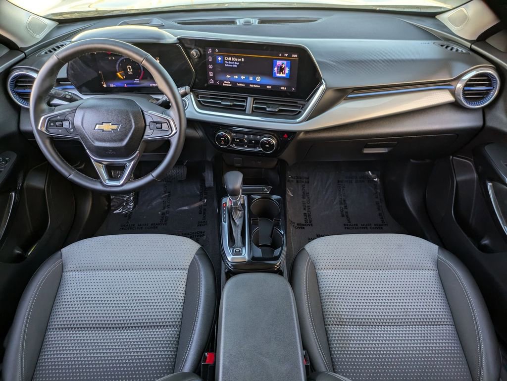 Used 2025 Chevrolet Trax LT w/ LT Convenience Package image 25