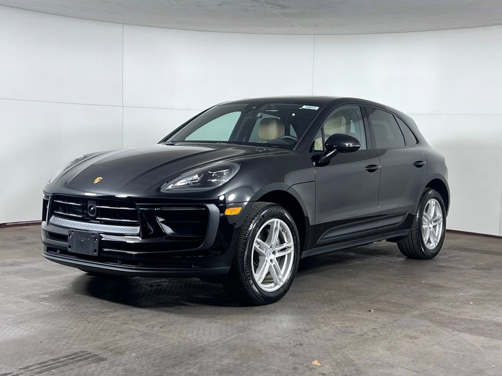 Certified 2025 Porsche Macan image 1