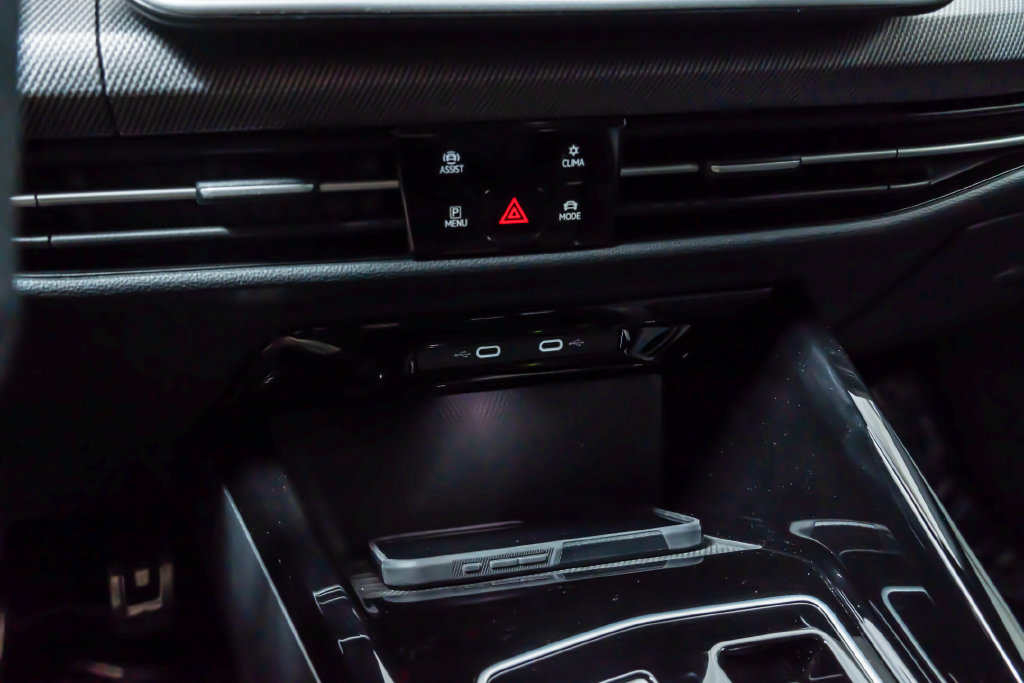 Used 2025 Volkswagen GTI Autobahn FWD image 21